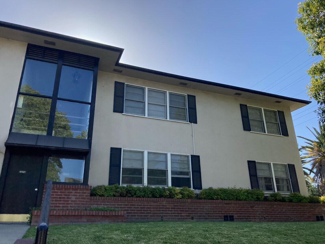 Top floor unit - 605 Prospect Ave