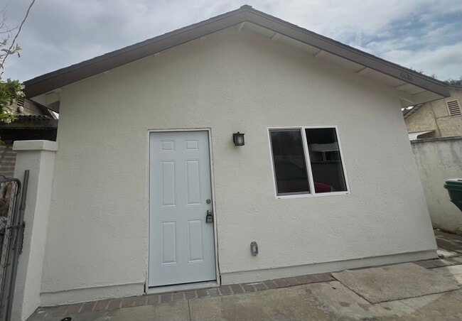 Brand new 1 bedroom with all utilities included! - Brand new 1 bedroom with all utilities included! House