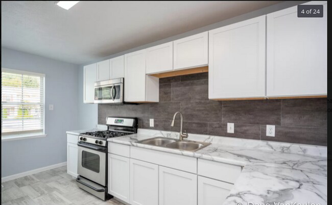 Building Photo - 1030 Ada Place Dr SE