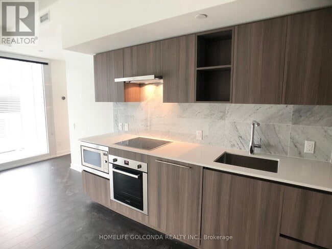 Photo du bâtiment - 17 Bathurst St