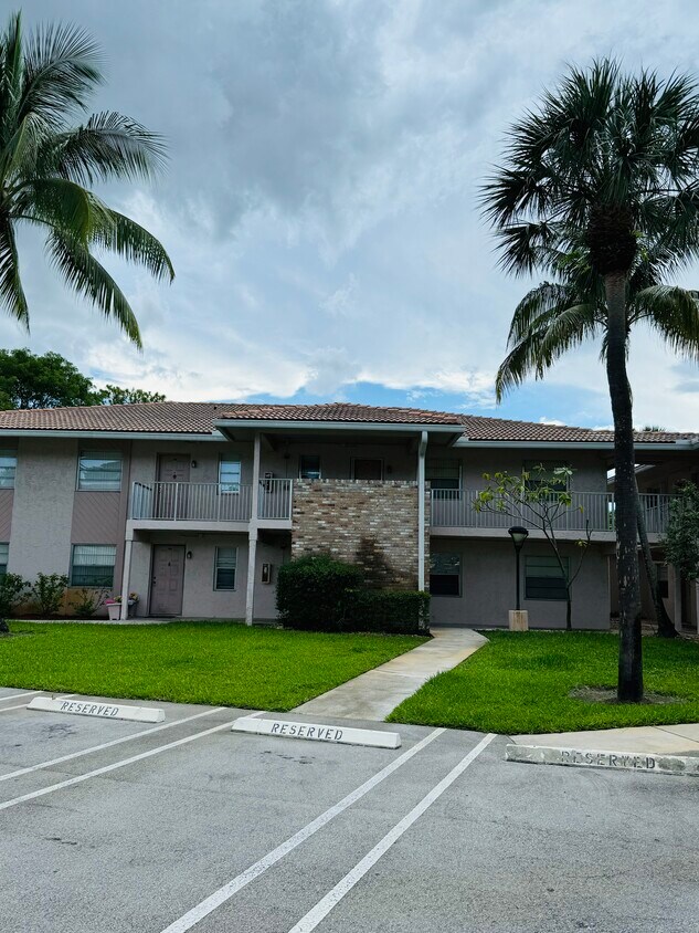 Primary Photo - 8431 Royal Palm Blvd