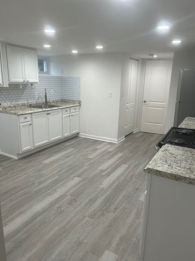 Building Photo - 111 E 38th Street