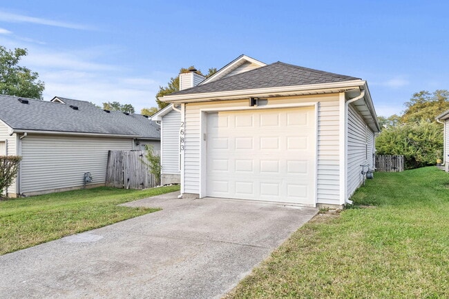 Building Photo - 2583 Woodhill Dr