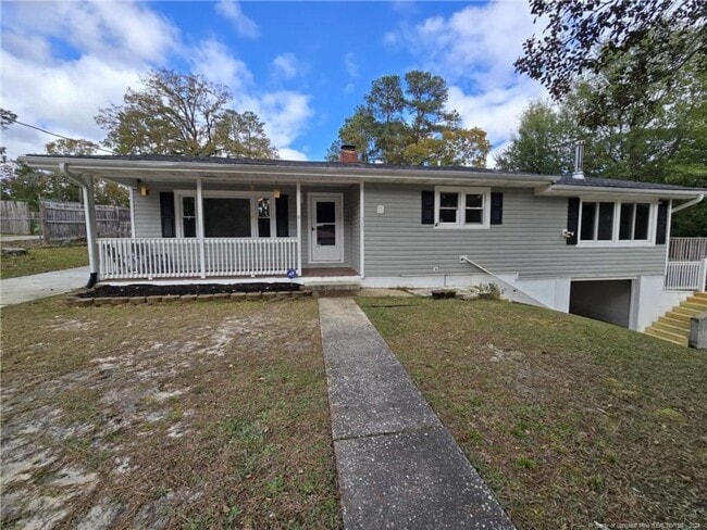 Building Photo - 3 BEDROOM CONVENIENT TO 295!
