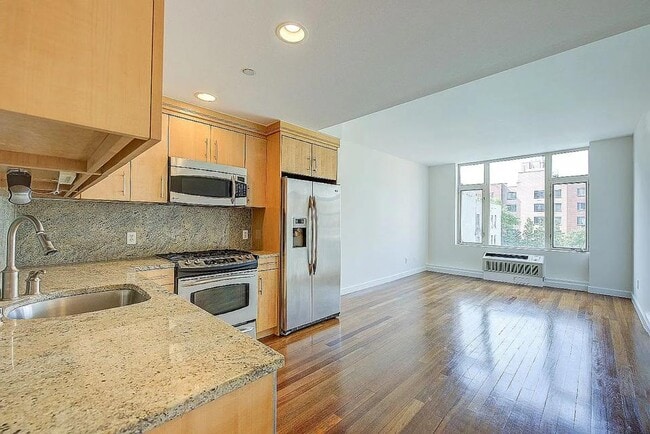 Building Photo - 161 E 110th St