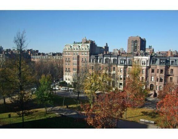 Foto del edificio - 76 Commonwealth Ave