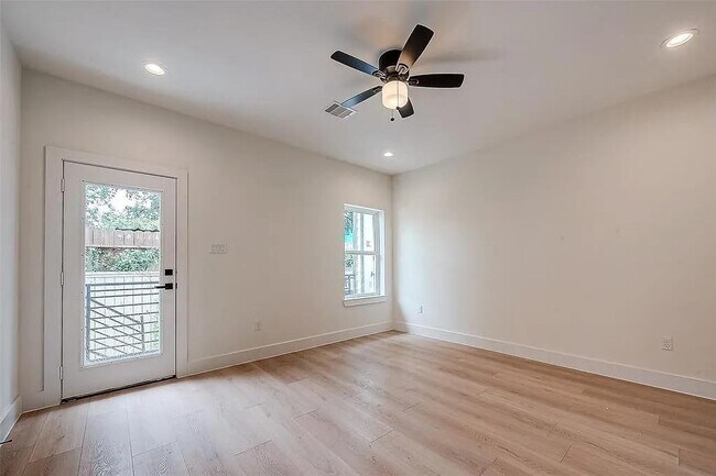 Foto del edificio - 1511 Alamo St