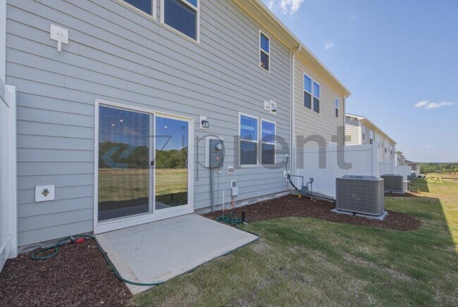Building Photo - Unit