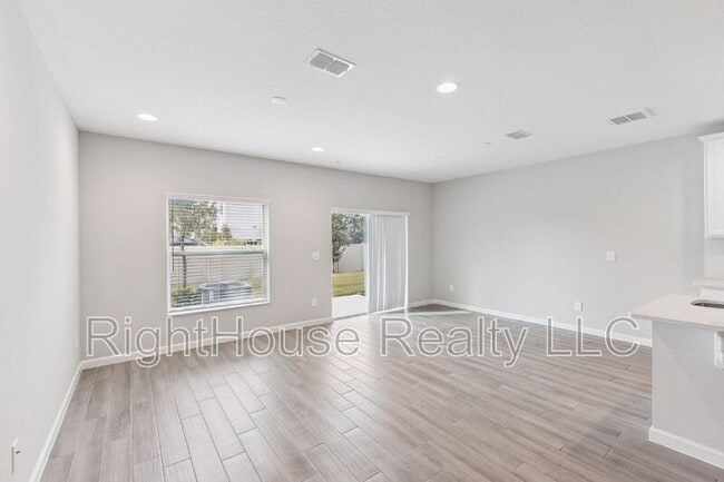 Foto del edificio - 212 Beautyberry Ln