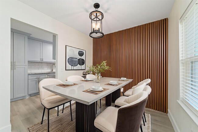 Building Photo - 714 E 43rd St