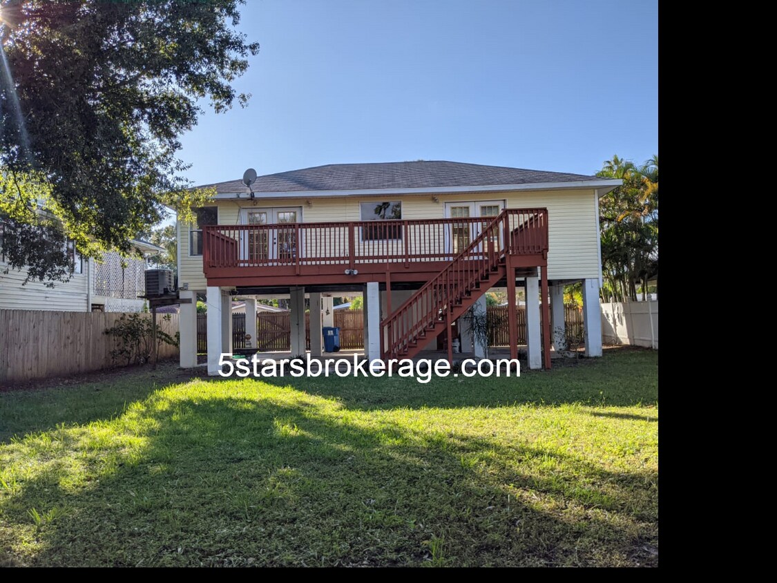 Foto principal - 4227 Carson St NE