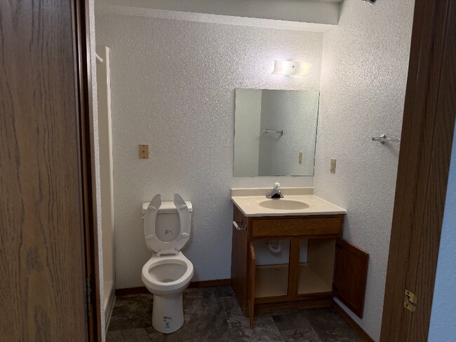 Foto del edificio - 100 Robert Ave