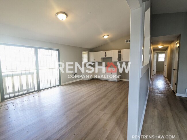Building Photo - Text the Leasing Team at 901-820-4367 to S...