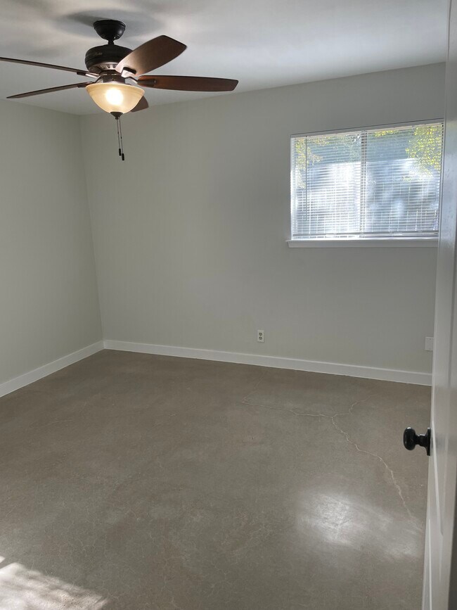 Building Photo - 6803 Mini Cir