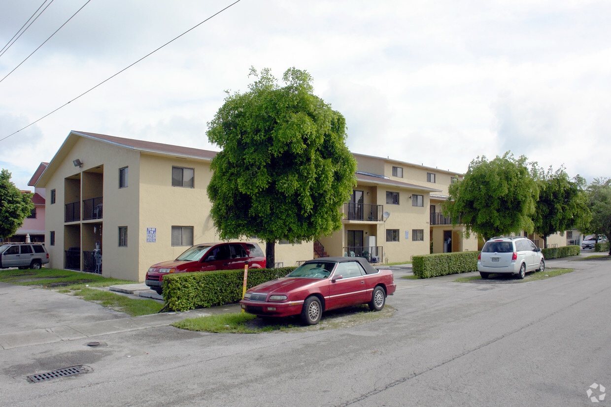 Primary Photo - 1465 W 42nd Pl