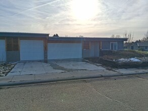 Building Photo - 10383 Creek Hollow St