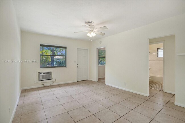 Building Photo - 403 SW 11th Ct