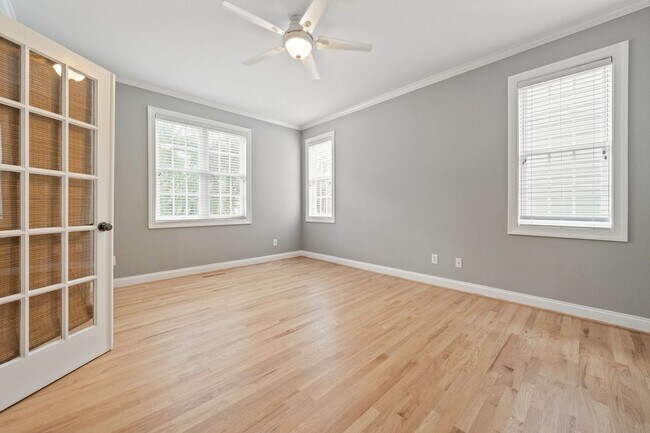 Photo - Gorgeous 4br/3ba Two Story House w/ Fully Fenced Backyard!