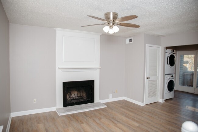 Building Photo - 715 S Valentine St
