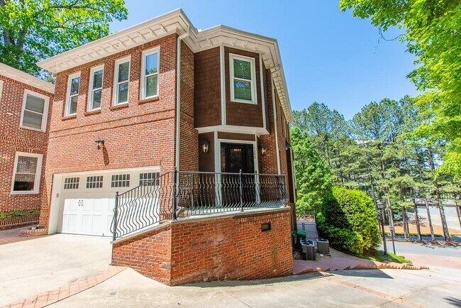 Building Photo - 1292 Lenox Park Cir NE