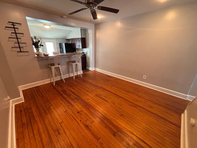 Foto del edificio - Spacious 4-Bedroom Townhouse in Conshohocken!