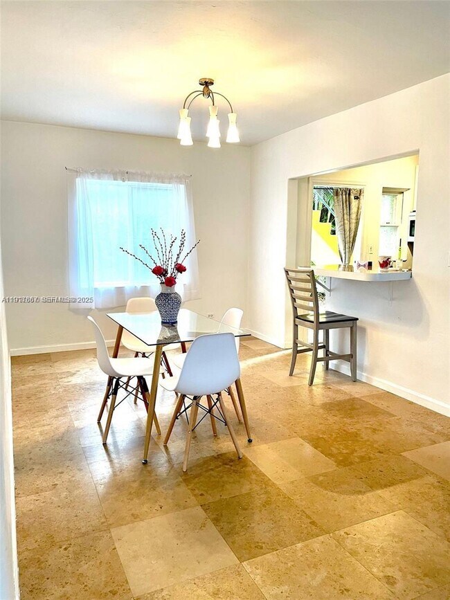 Foto del edificio - 717 NE 16th Ave