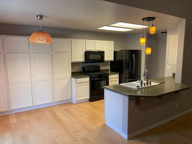 Foto del edificio - 2864 W. PAYSON CT - 4 BEDROOM 2 BATHROOM -...