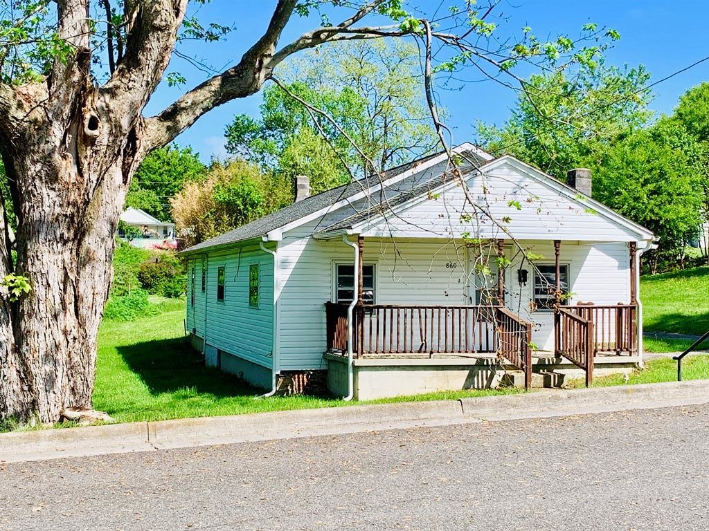 Foto principal - 860 W Franklin St