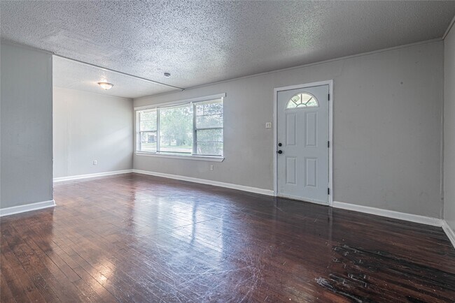 Foto del edificio - 5818 Glenhurst Dr