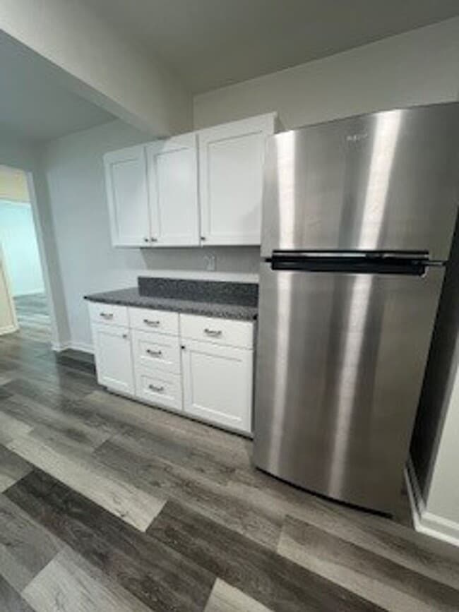 Foto del edificio - $1180 for Newly Renovated 1 bedroom in a 4...