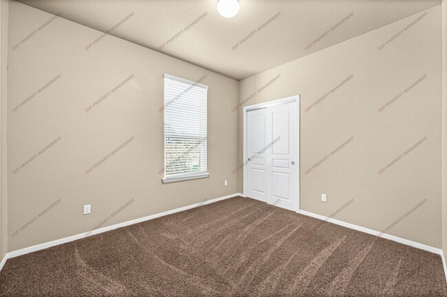 Building Photo - 5607 Blackstone Dr