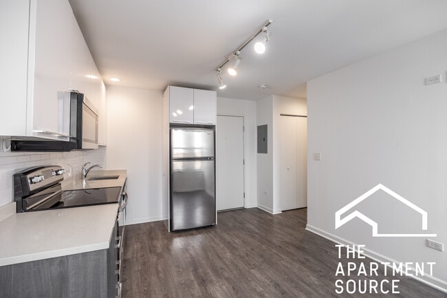 Building Photo - 940 W Winona St