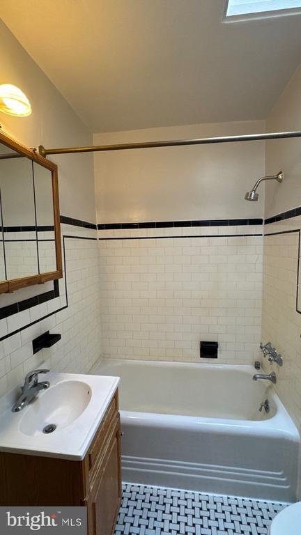 Building Photo - 8 Nunnery Ln