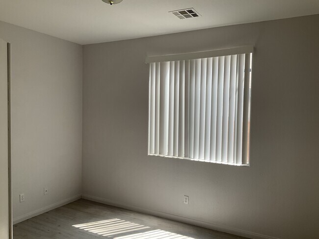 Foto del edificio - 9575 Windborne Ave