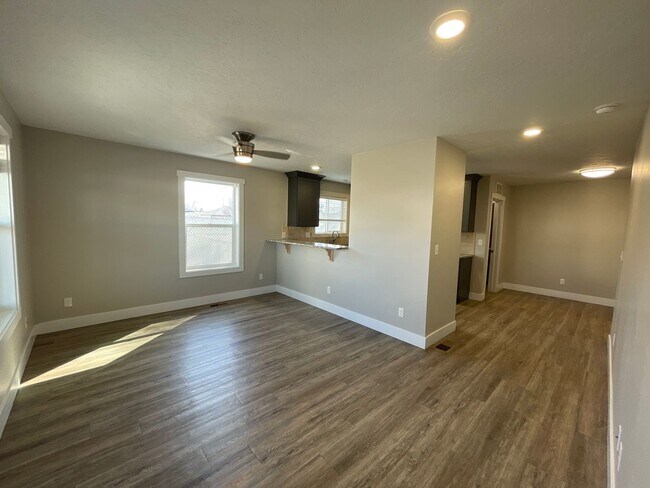 Foto del edificio - Modern Luxury Steps from NNU: Spacious 3 B...