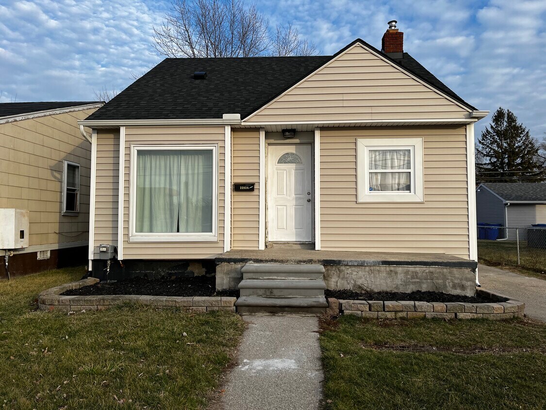 Foto principal - 22824 Mac Arthur Blvd