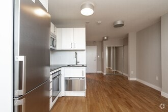 Building Photo - 730 St Clarens Ave