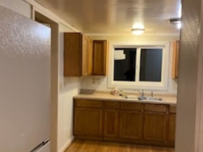 Foto del edificio - 5 Bedrooms 2 Baths with Rent Freeze! Older...