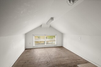 Building Photo - 5001 McKinney St