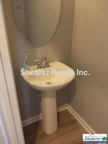Building Photo - 2 bed / 2.5 bath rental