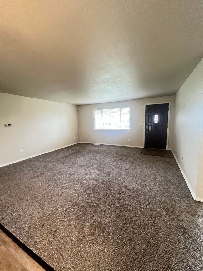 Foto del edificio - 3 Bedroom home in desirable neighborhood!