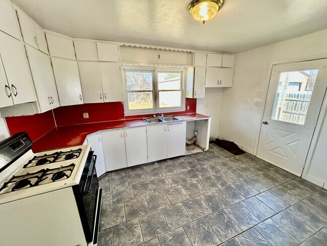 Foto del edificio - 300 E Main St