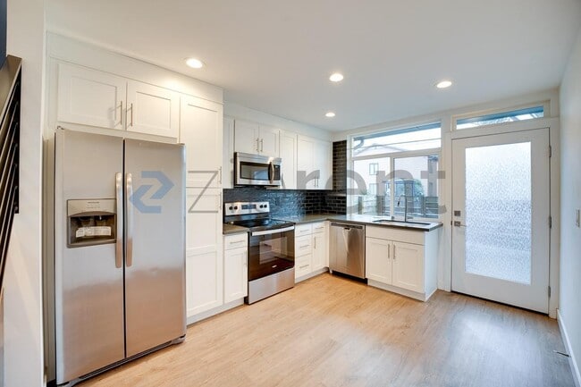 Foto del edificio - 1057 S Cloverdale St