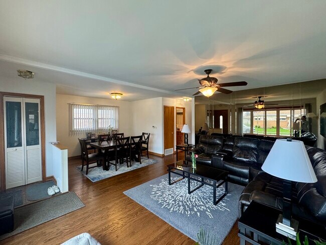 Foto del edificio - 7441 W Mulford St