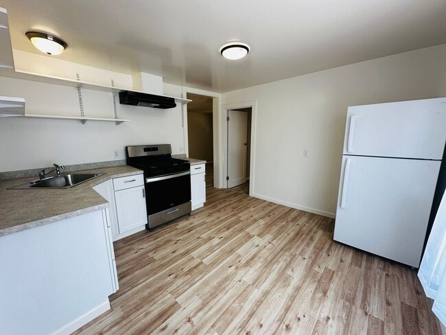 Building Photo - Large Corner Property