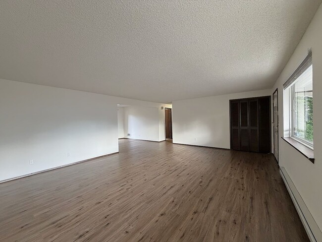 Building Photo - Olson -7721 &amp; 7723