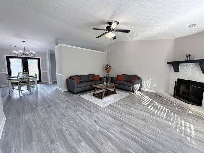 Building Photo - 5285 Sugar Crest Dr