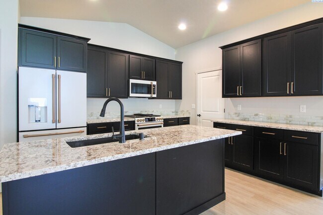 Foto del edificio - 3 Bed/2 Bath Southeast Kennewick Home