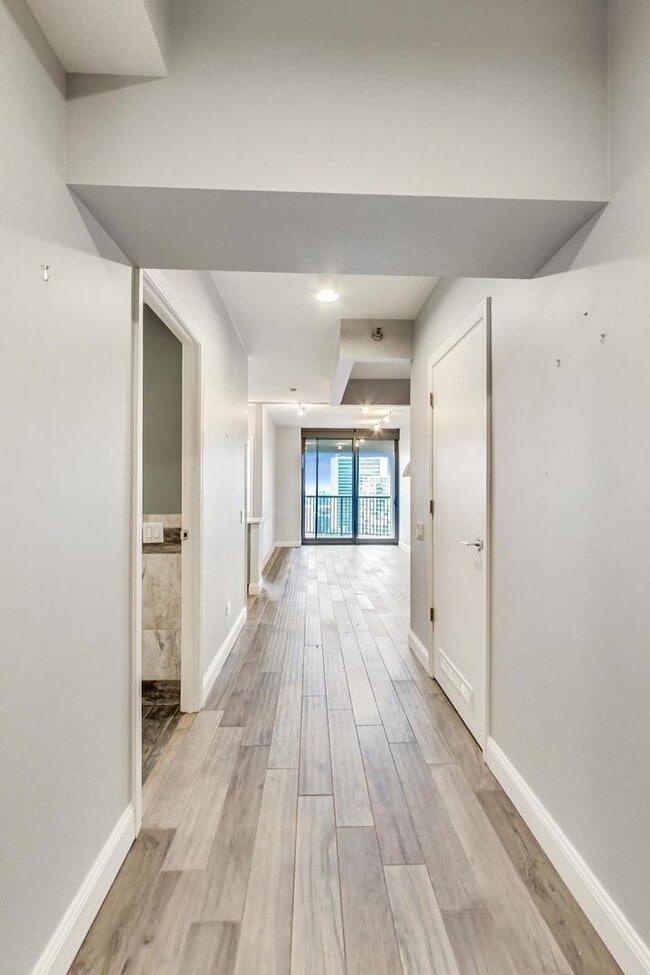 501 N Clinton St Unit 2701, Chicago, IL 60654 Condo for Rent in