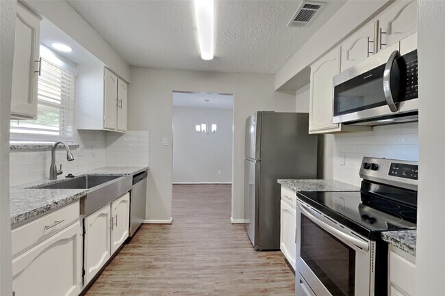 Building Photo - 14230 Laffite Dr